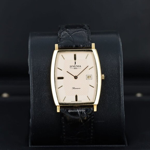 Juvenia Bravo Classic Quartz Cushion Case Dial on 18kt YG and Black Strap